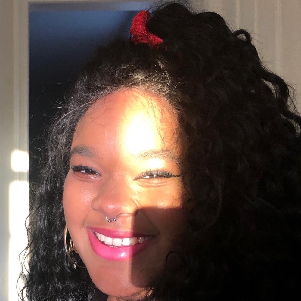 Meet your Posher, Alexis